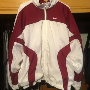 This is a men’s XL vintage Nike wind breaker